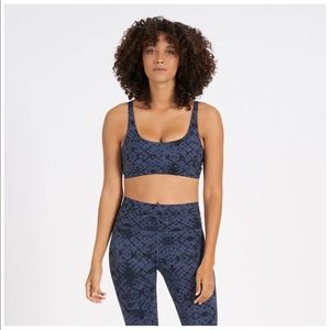 Vuori Yosemite Bra in Ocean Shibori